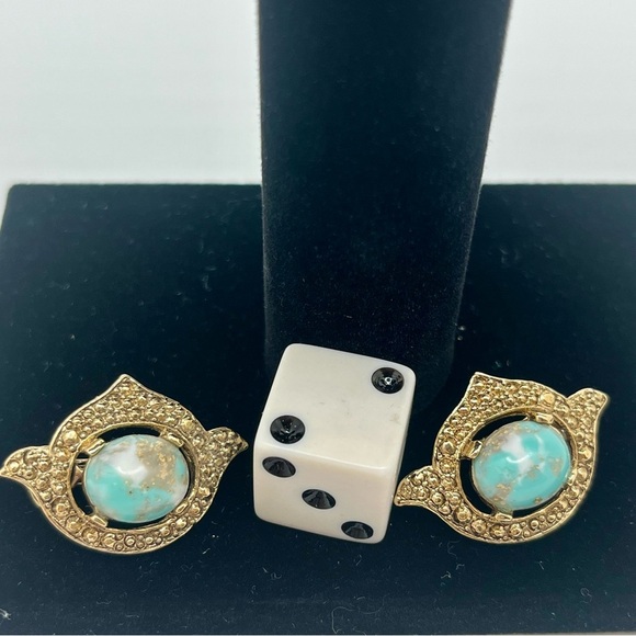 Vintage Sarah Coventry Remembrance
Series Gold Tone Faux Turquoise Clip
Earrings - Picture 5 of 7